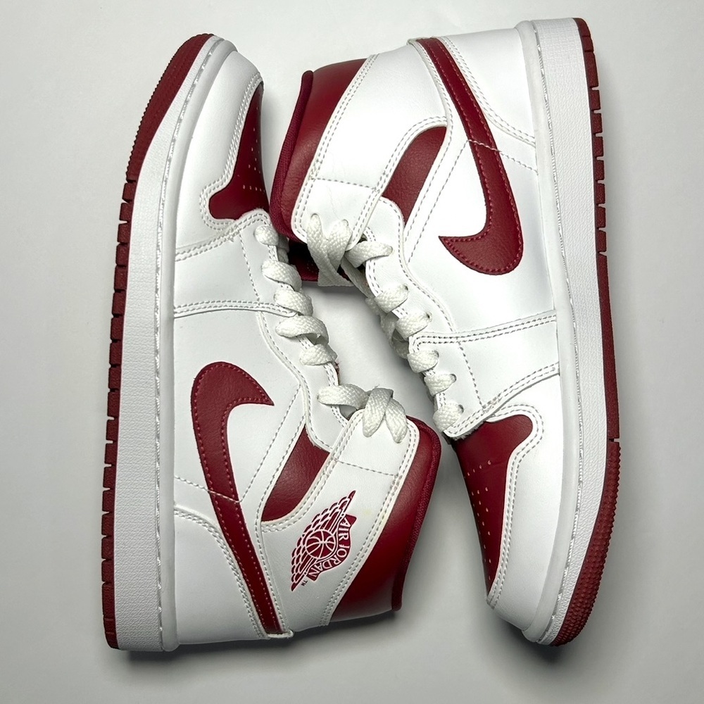 Women's Jordan 1 Mid Reverse Chicago Sz 7.5   (*NO ORIGINAL SHOE BOX INCLUDED) - Picture 4 of 6